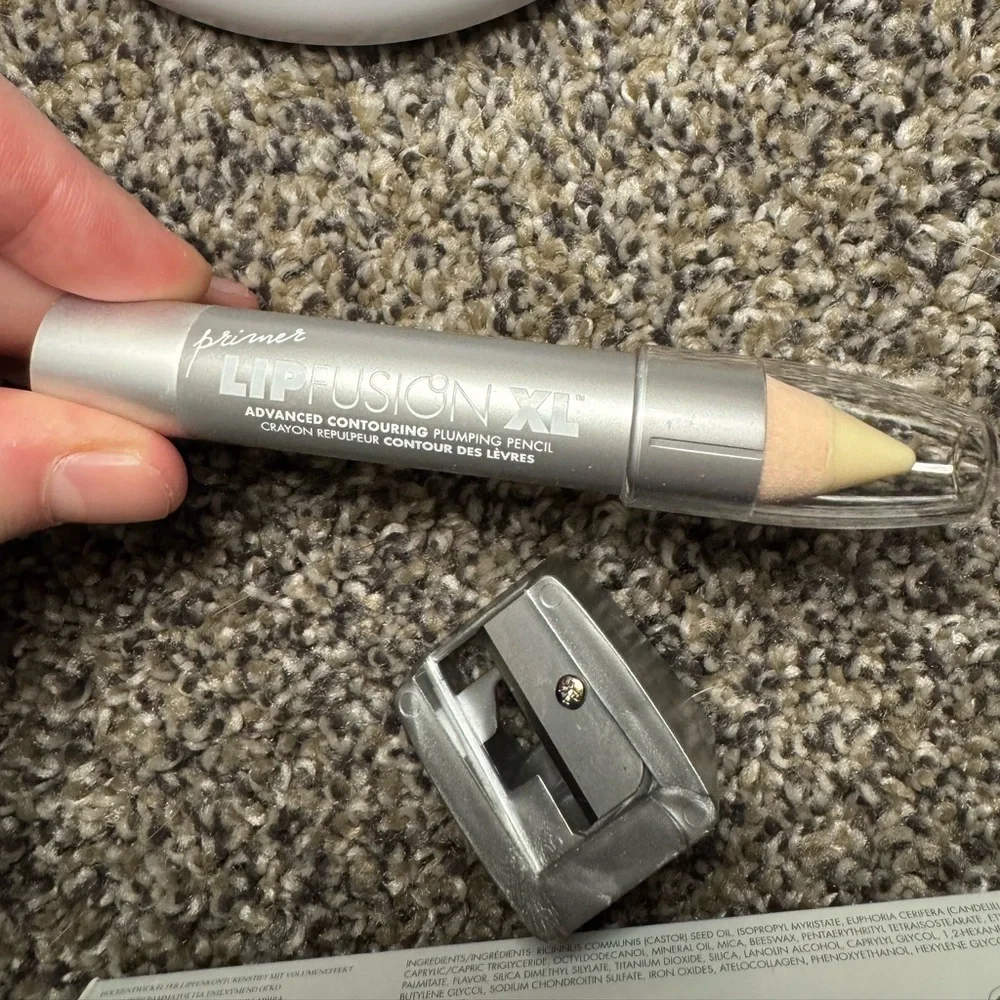 Primer LipFusion XL Contouring Lip Pencil